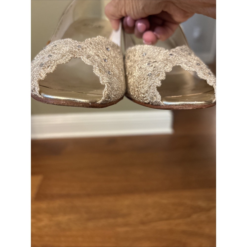 Stuart Weitzman Chantelle Gold Lace Peep Toe Leather Sole Heel Made Spain 8.5 - Picture 12 of 12